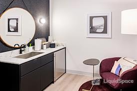 Industrious - 400 University Street