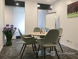 Regus | Manila, Mckinley Town Center - Taguig City