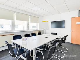 HQ | ROISSY HQ, Airport