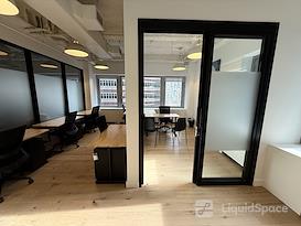 Corporate Suites: 880 3rd Avenue