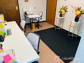 Cozy Co-Working, Content Creation & Small Meeting Space