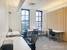 Regus | IA, Davenport - Harrison St