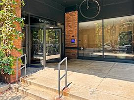 HQ | IL, Chicago - E Huron St