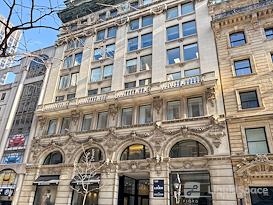 HQ | QC, Montreal - Rue Saint-Jacques