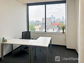 HQ | MI, Detroit - Jefferson Ave