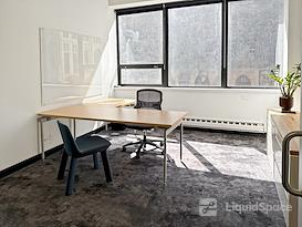 HQ | IL, Chicago - E Huron St