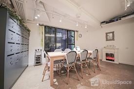 Metro Workspace - Central, Café Le Lourve