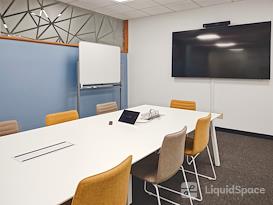 HQ | WI, Waukesha - 259 W Broadway