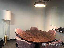 Industrious - Fashion District