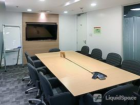 Regus | Manila, Mckinley Town Center - Taguig City