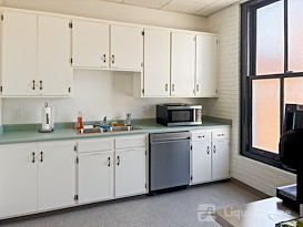 Regus | CA, Visalia - S Church St