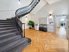 Signature | Edinburgh, 6 Waterloo Place