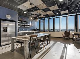 Regus || Commerce Corporate Center