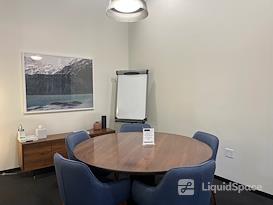 Industrious - Fashion Square