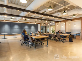 Common Desk - Energy Square