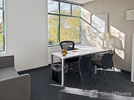 Regus || Marina Village