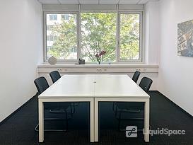 HQ | Stuttgart, HQ Offisto