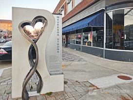 HQ | WI, Waukesha - 259 W Broadway