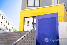 Regus || Warner Center