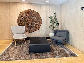 HQ | IL, Chicago - E Huron St