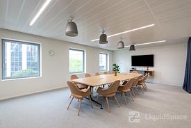 SPACES | La Defense, Cours Valmy