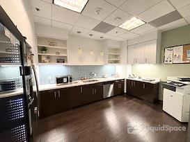 Regus | Warner Center