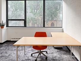 HQ | IL, Chicago - E Huron St