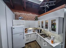 Pro Desk Space