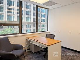 HQ | IL, Chicago - E Huron St