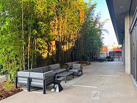 Regus || Lankershim Plaza