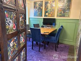 DeskLodge House