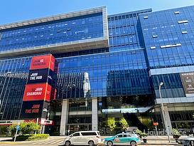 Regus | Shanghai, The Hub