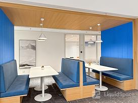 Regus | Shanghai, Harbor Ring Plaza