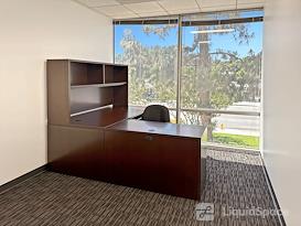 Regus | CA, Woodland Hills - Ventura Blvd.