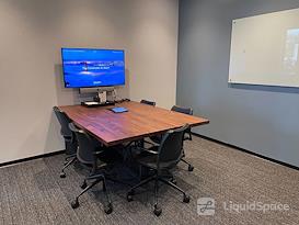 Industrious - 400 University Street