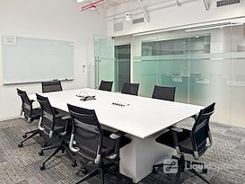 SPACES | IL, Chicago-  1 N State Street