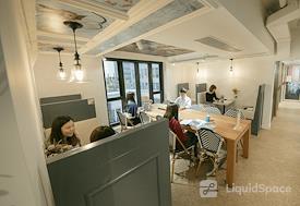 Metro Workspace - Central, Café Le Lourve