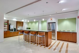 Carr Workplaces - Aon Center