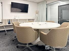 Regus | Democracy Plaza