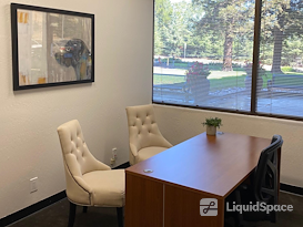 580 Executive Center