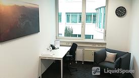 HQ - Stuttgart, HQ Offisto