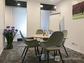 Regus | Manila, Mckinley Town Center - Taguig City