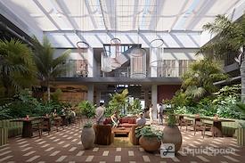 Signature | London, Conductor