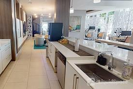 Apt CoWork at Cottonwood Bayview