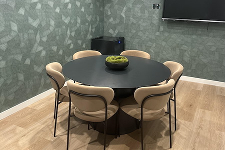 The Worx Hallandale - Corner Meeting Room