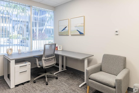 Office Evolution Boca Raton - Private Office Window - Medium