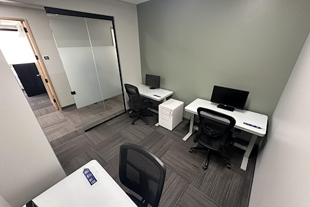 Ideal Spaces Bellevue - Medium Inside Office