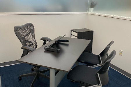Momentum Business Center - Interior Suite