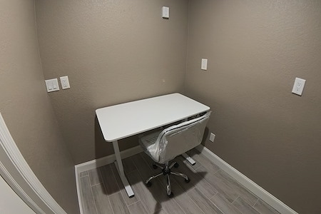 Puzzanghera Executive Offices - Suite D - Interior Hall