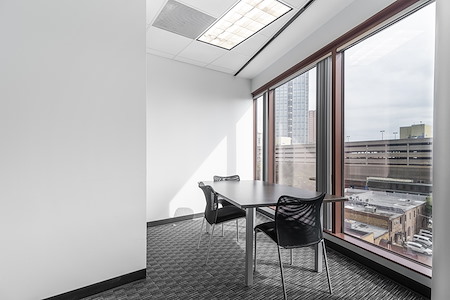 Regus | FL, Tampa - Wells Fargo - Day Desk